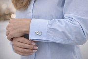 Manžetové knoflíčky s monogramem KU č.6 vyrobené na zakázku