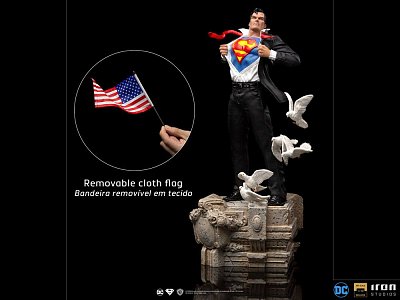 DC Comics Deluxe Art Scale Statue 1/10 Clark Kent 29 cm