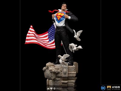 DC Comics Deluxe Art Scale Statue 1/10 Clark Kent 29 cm