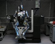 RoboCop Actionfigur Ultimate Battle Damaged RoboCop with Chair 18 cm