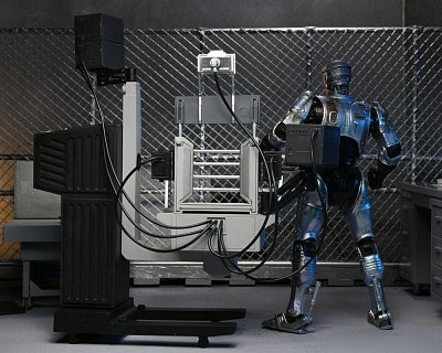 RoboCop Actionfigur Ultimate Battle Damaged RoboCop with Chair 18 cm
