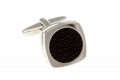 Černé manžetové knoflíčky ve tvaru čtverce osazené kulatou imitací kůže rejnoka