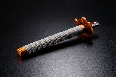 Demon Slayer: Kimetsu no Yaiba Proplica Replik 1/1 Plastik gebrochenes Nichirin Schwert (Kyojuro Rengoku) 31 cm