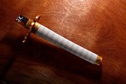 Demon Slayer: Kimetsu no Yaiba Proplica Replik 1/1 Plastik gebrochenes Nichirin Schwert (Kyojuro Rengoku) 31 cm