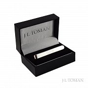 Set manžetových knoflíčků a spon na kravatu s rytinou monogramu DB vyrobené na zakázku