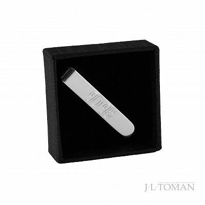 Set manžetových knoflíčků a spon na kravatu s rytinou monogramu DB vyrobené na zakázku