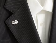 Stříbrná ozdoba do klopy s monogramem DB č. 12