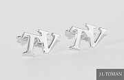 Stříbrné manžetové knoflíčky s monogramem TV vyrobené na zakázku